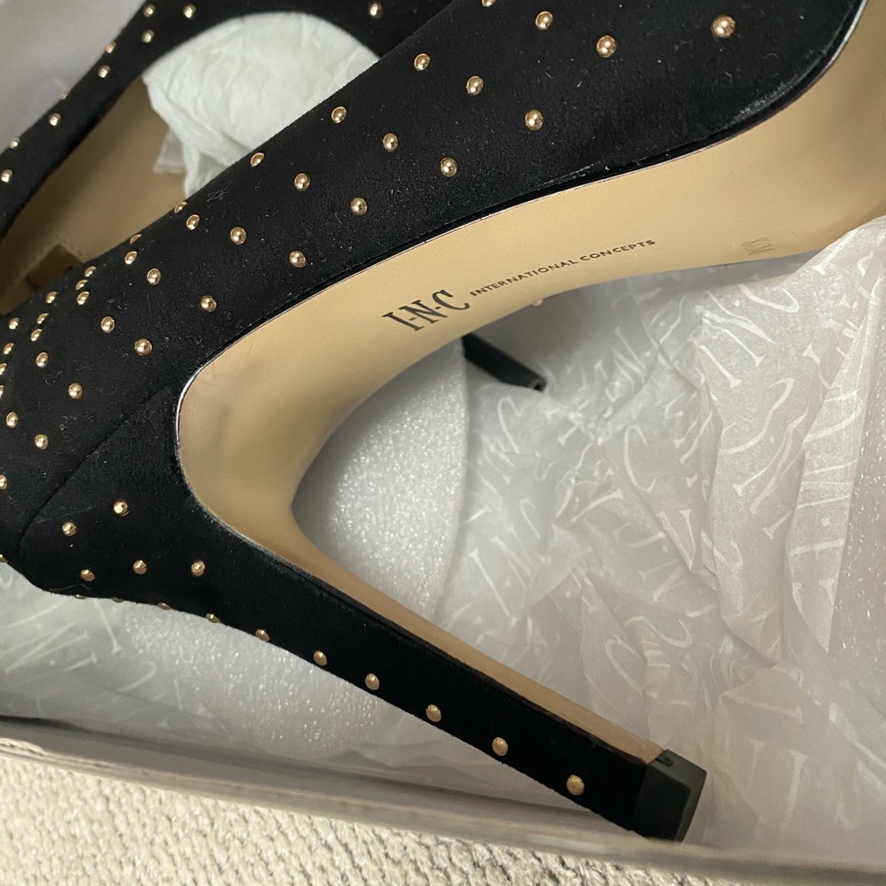 Heels - Picture 2 of 7